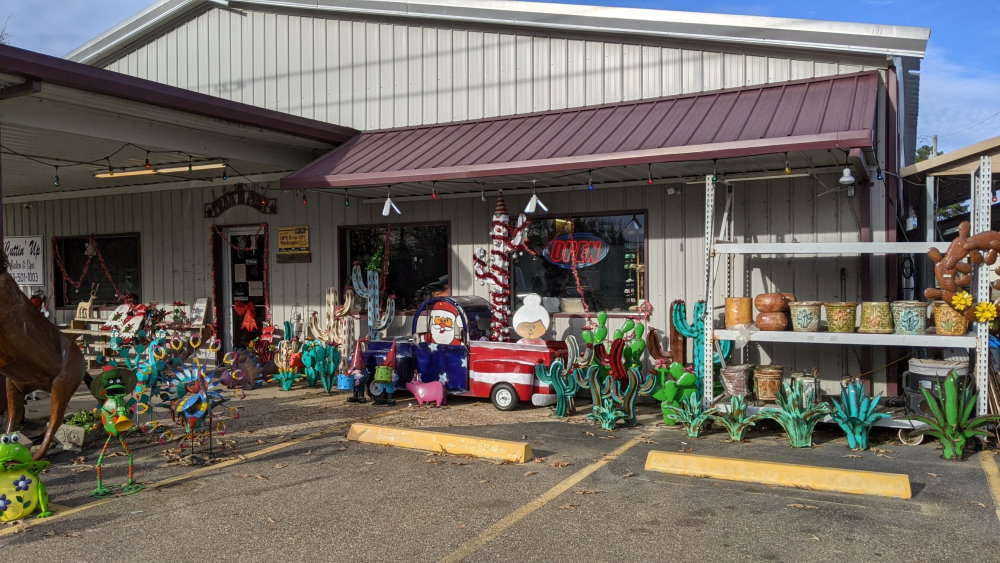 Tradn' Post, 535 E  Front St. (Hwy 82 E.), DeKalb, Texas, 75559